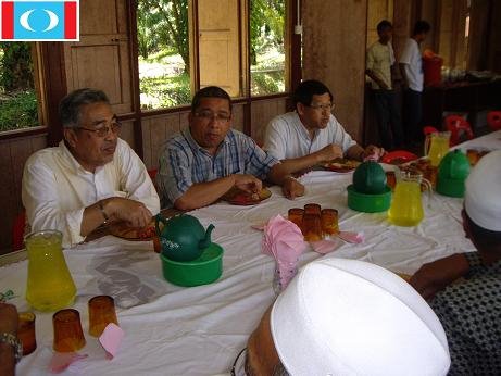 Menghadiri jemputan perkahwianan
