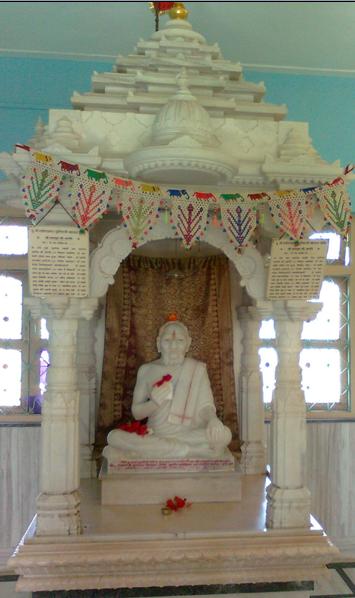 [Paras+Darshan+-+guru+murti.JPG]
