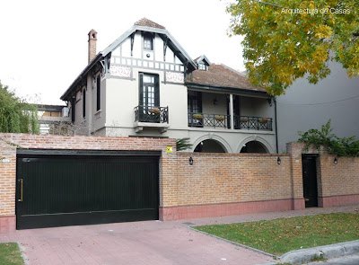 Casa residencial de barrio Chalet de estilo
