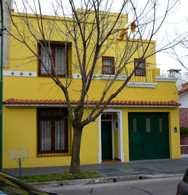 Casa color amarillo