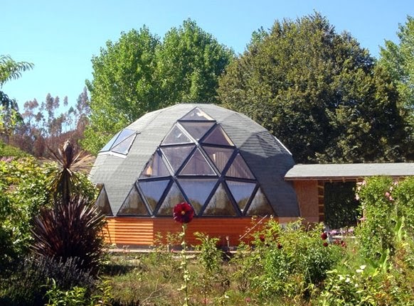 Comunidad autosuficiente ecoaldea: Casas domo geodésico de madera