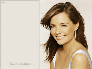 Smiling Katie Holme Wallpaper 