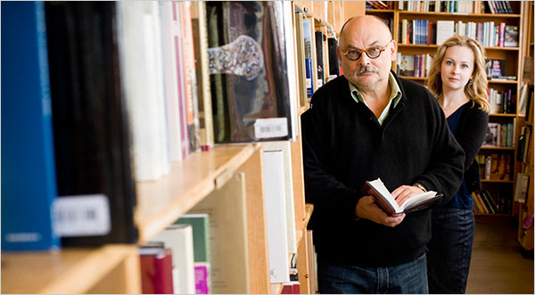 [Powells+Books+pic+of+owners.JPG]