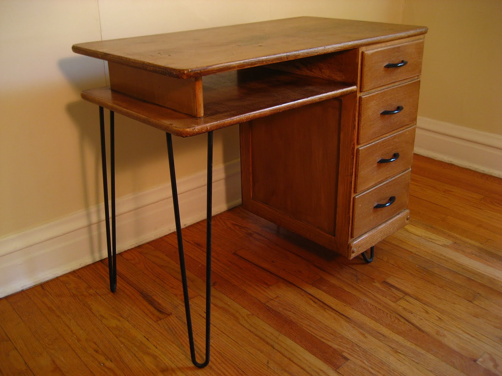 Flatout Design Desk On Hairpin Legs