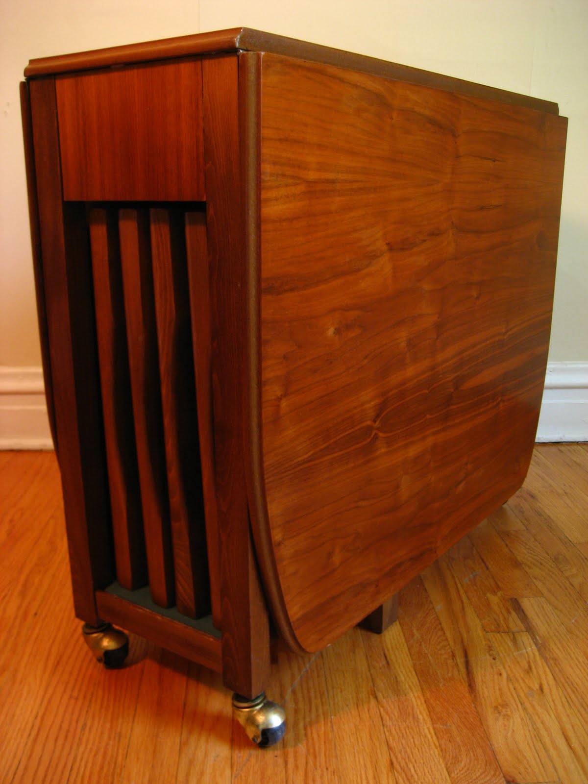 Chairs self storing dining flatout stored flatout design: Self Storing Dining Set