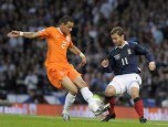 Barça: Van der Wiel, ¿ suplente de Alves ? Barça: Van der Wiel, ¿ suplente de Alves ?