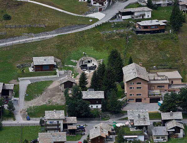 [image016.jpg]