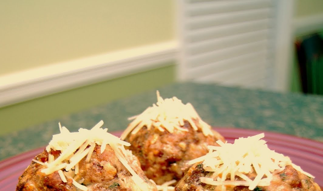 cook+look BocconciniStuffed Meatballs with TomatoPesto Sauce
