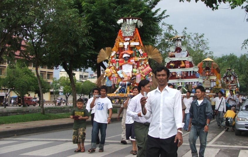 [Burmese+Katain+Chiangmai.jpg]