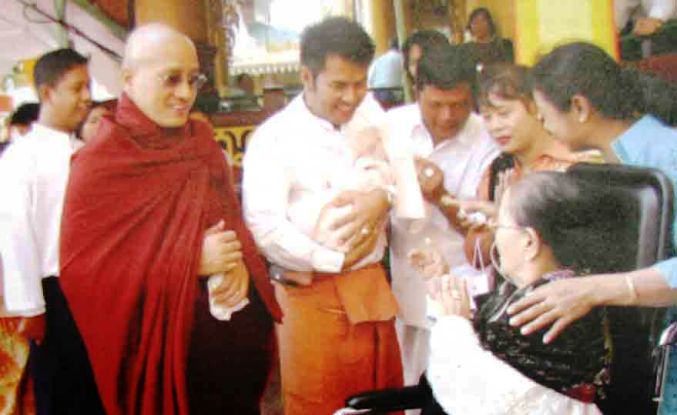 [lu+min+and+the+monk.jpg]