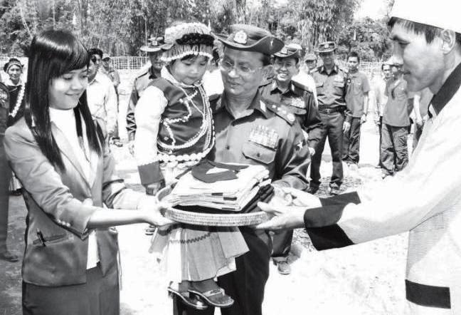 [thein+sein+in+putao.JPG]