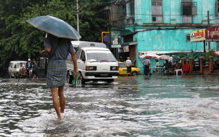 [commuting+in+the+moonsoon+flood.+2+jpg.jpg]