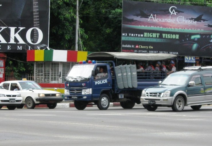 [Police+Patrolling+in+front+of+Sule+Pagoda.jpg]