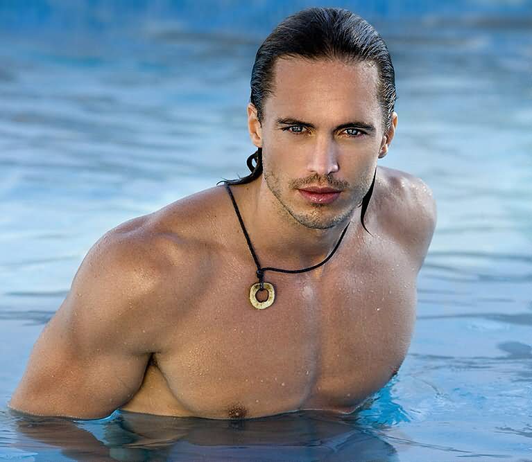 Este belo exemplar de homem possui o nome de Rafaello Balzo *---* Este belo exemplar de homem possui o nome de Rafaello Balzo *---*
