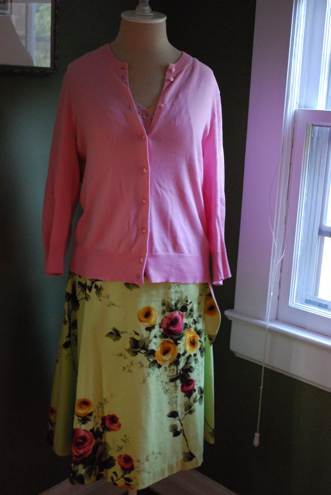 Burlap+to+cashmere+daisies+and+roses