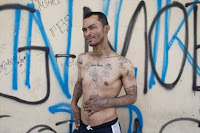 Membro de gangue africana tatuado