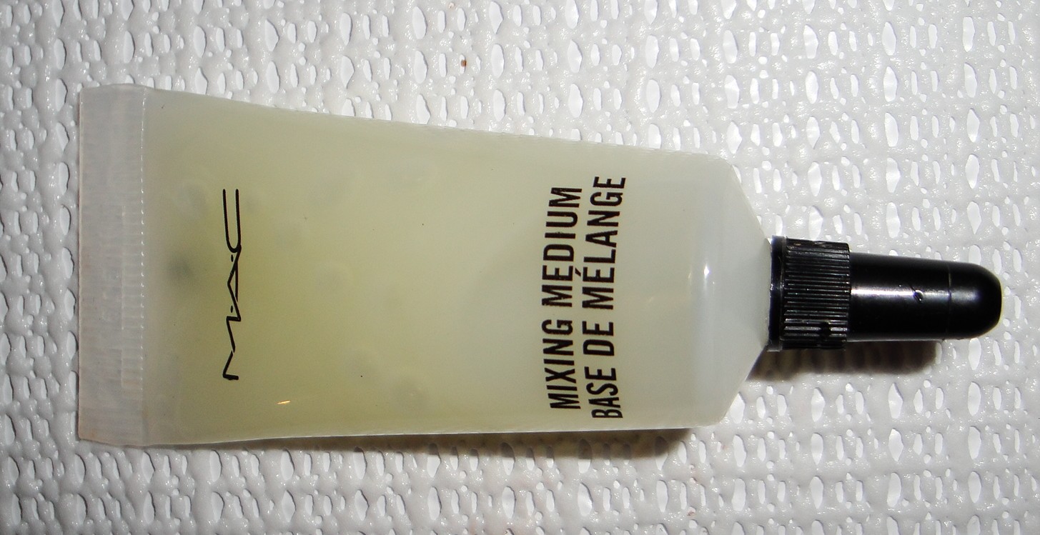 The Fancy Face M·A·C Mixing Mediums OVERVIEW