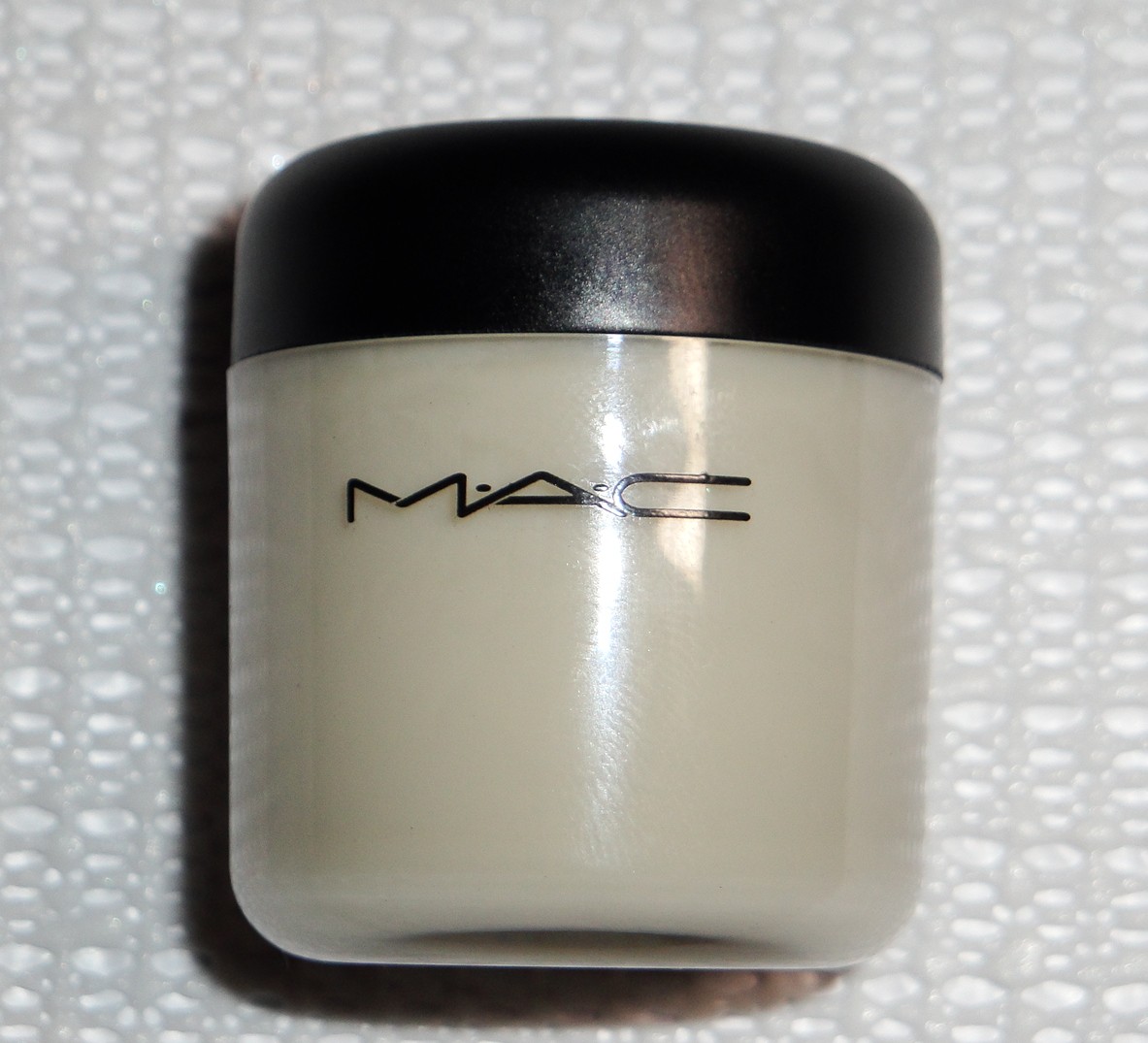 The Fancy Face M·A·C Mixing Mediums OVERVIEW