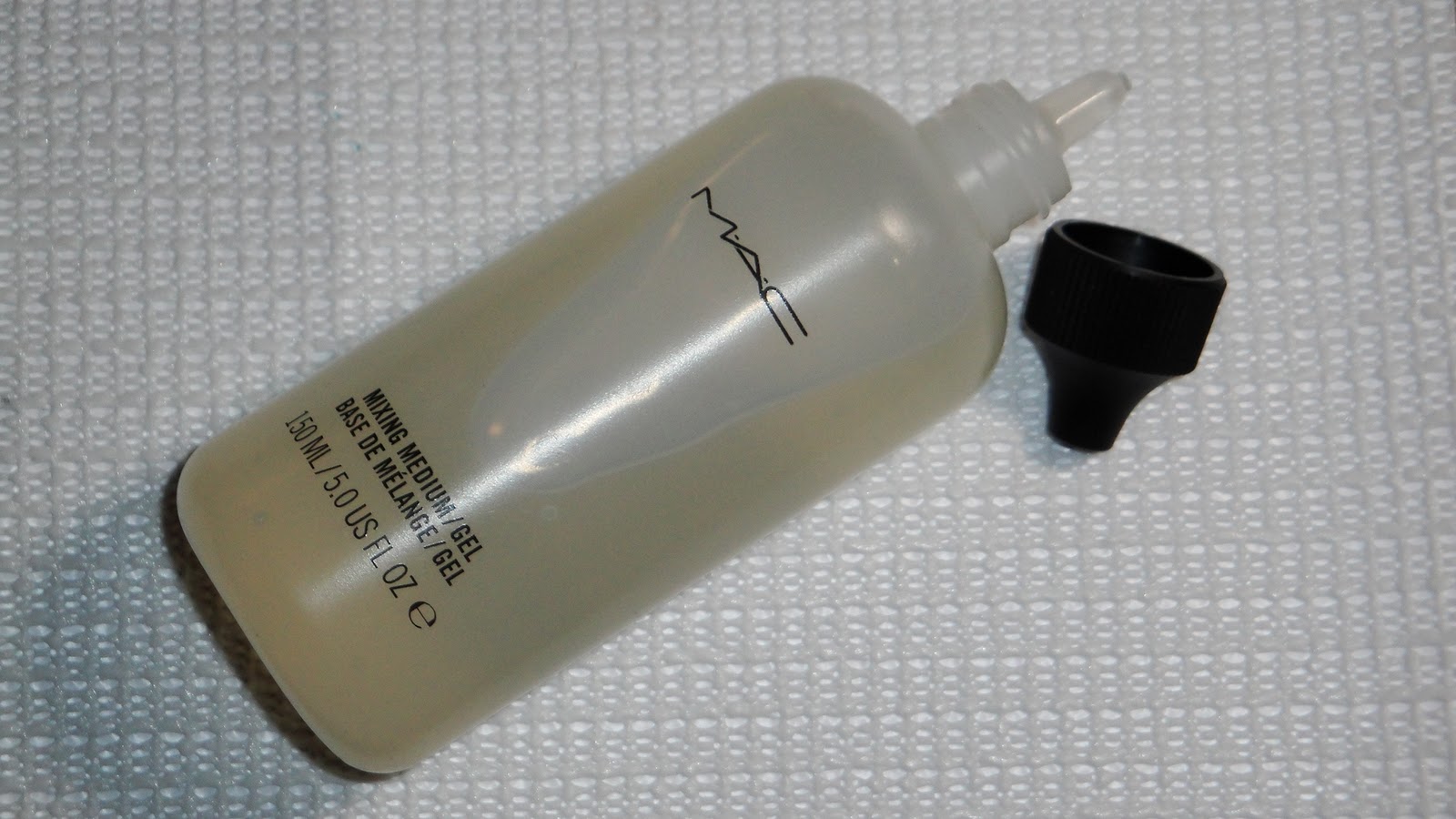 The Fancy Face M·A·C Mixing Mediums OVERVIEW