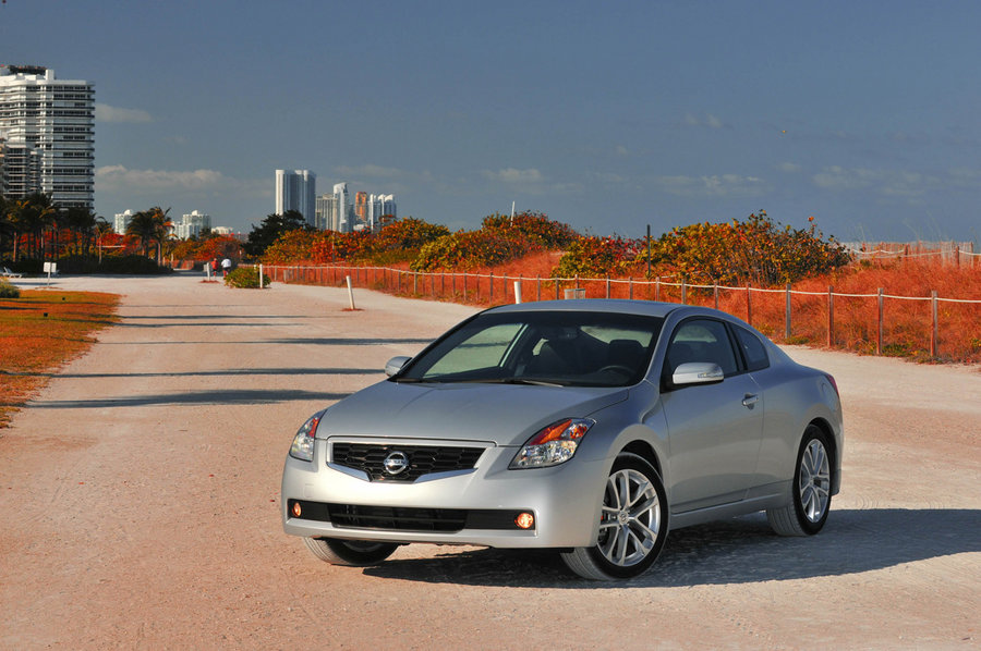 [nissan+altima+2009+2010++Reviews+and+First+Ride.jpg]
