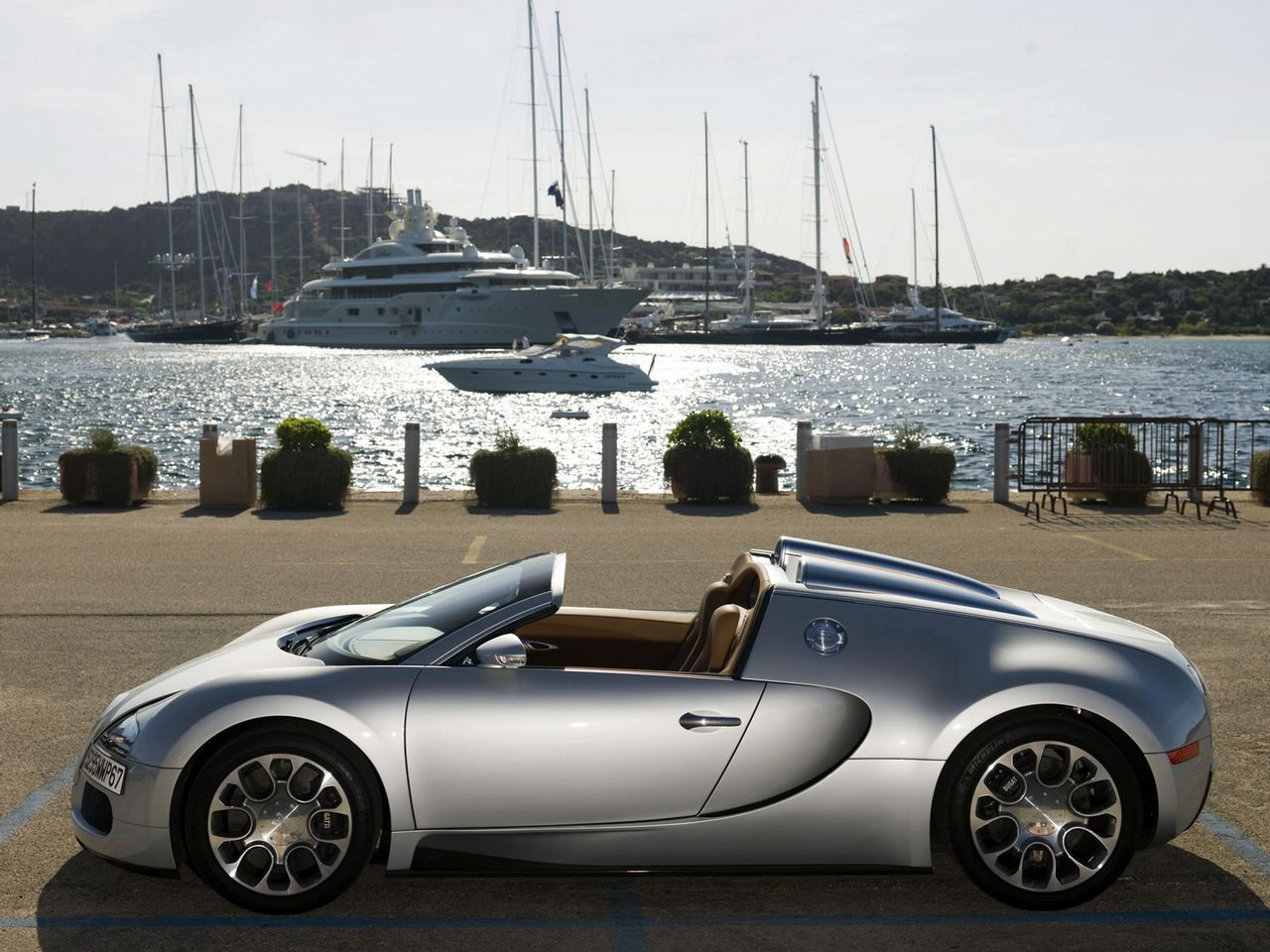 [Bugatti+Veyron+16.4+Grand+Sport+Roadster.jpg]