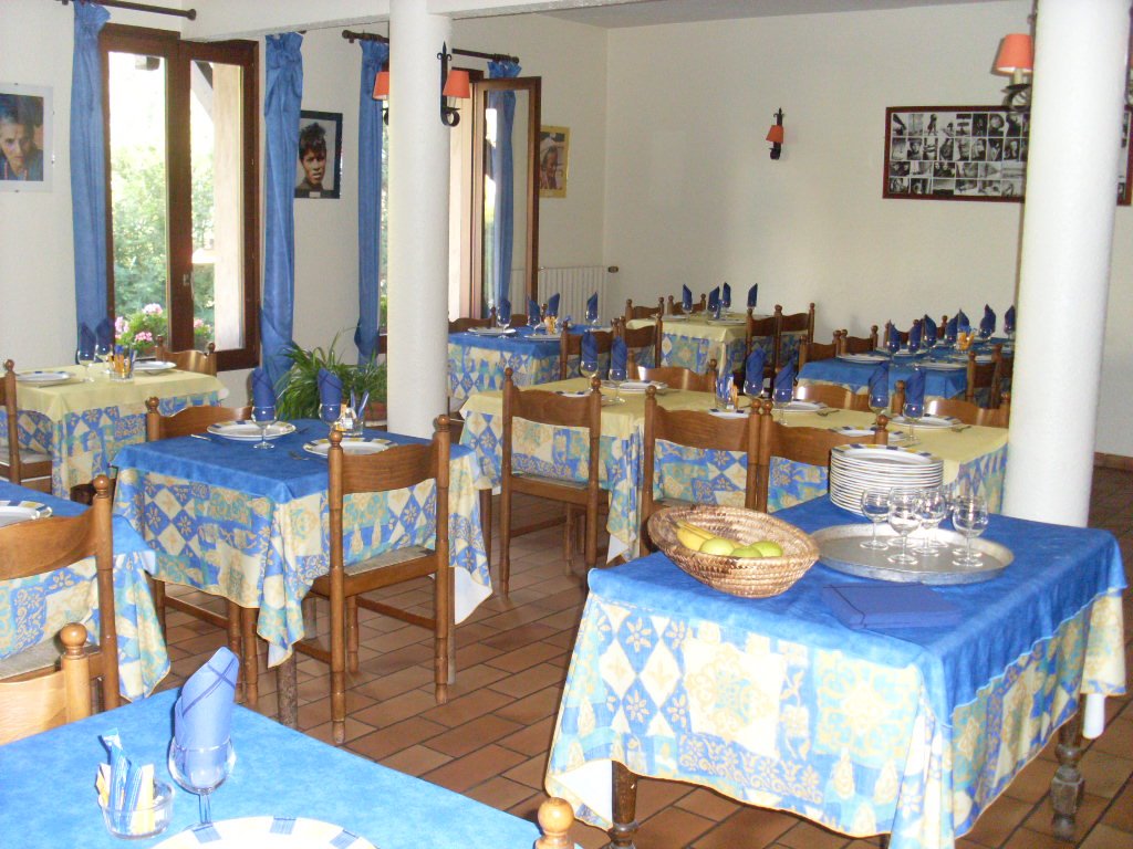 [SL382942.JPG]