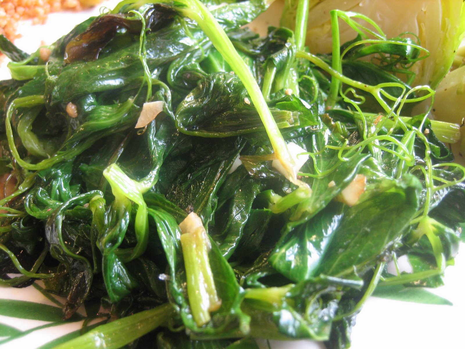 [sugar+snap+pea+tops+2.JPG]