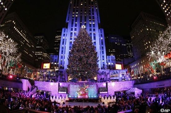http://3.bp.blogspot.com/_np7gbOhkOV8/TPnS-qpR8LI/AAAAAAAAEjw/3H8NGIk9gvg/s1600/rockefeller-center-christmas-tree_6648.jpg