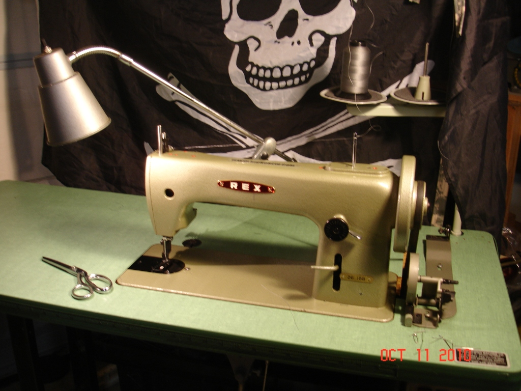 GrittyCalamari: Chicks dig guys who sew!