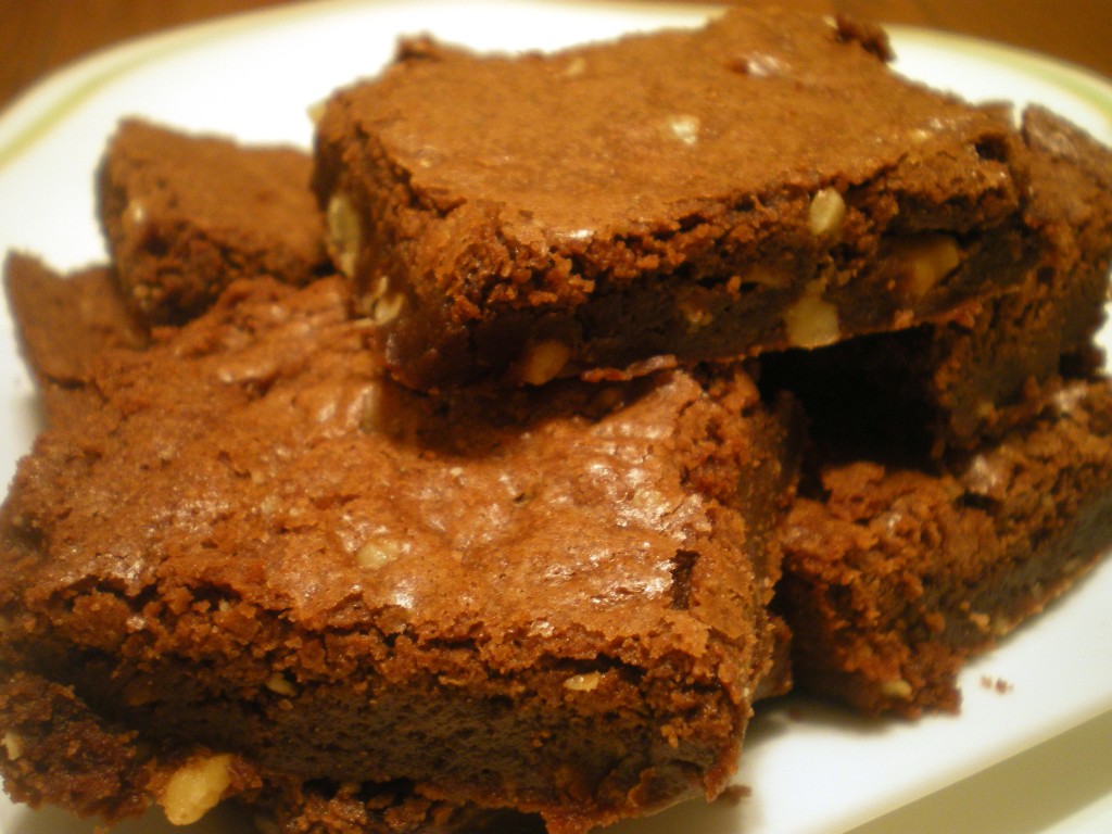 ALL i WANNA DO is BAKE! Brownies with Walnuts
