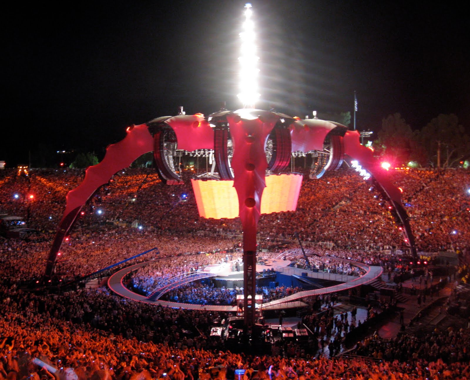 U2 Stage