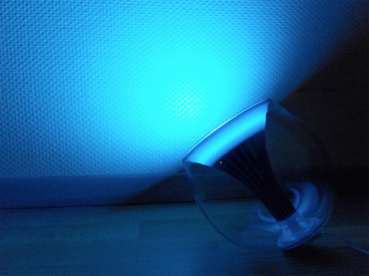 [New-Cool-LED-Lamps-Second-Generation-of-LivingColors-Lamps-by-Philips-2.jpg]
