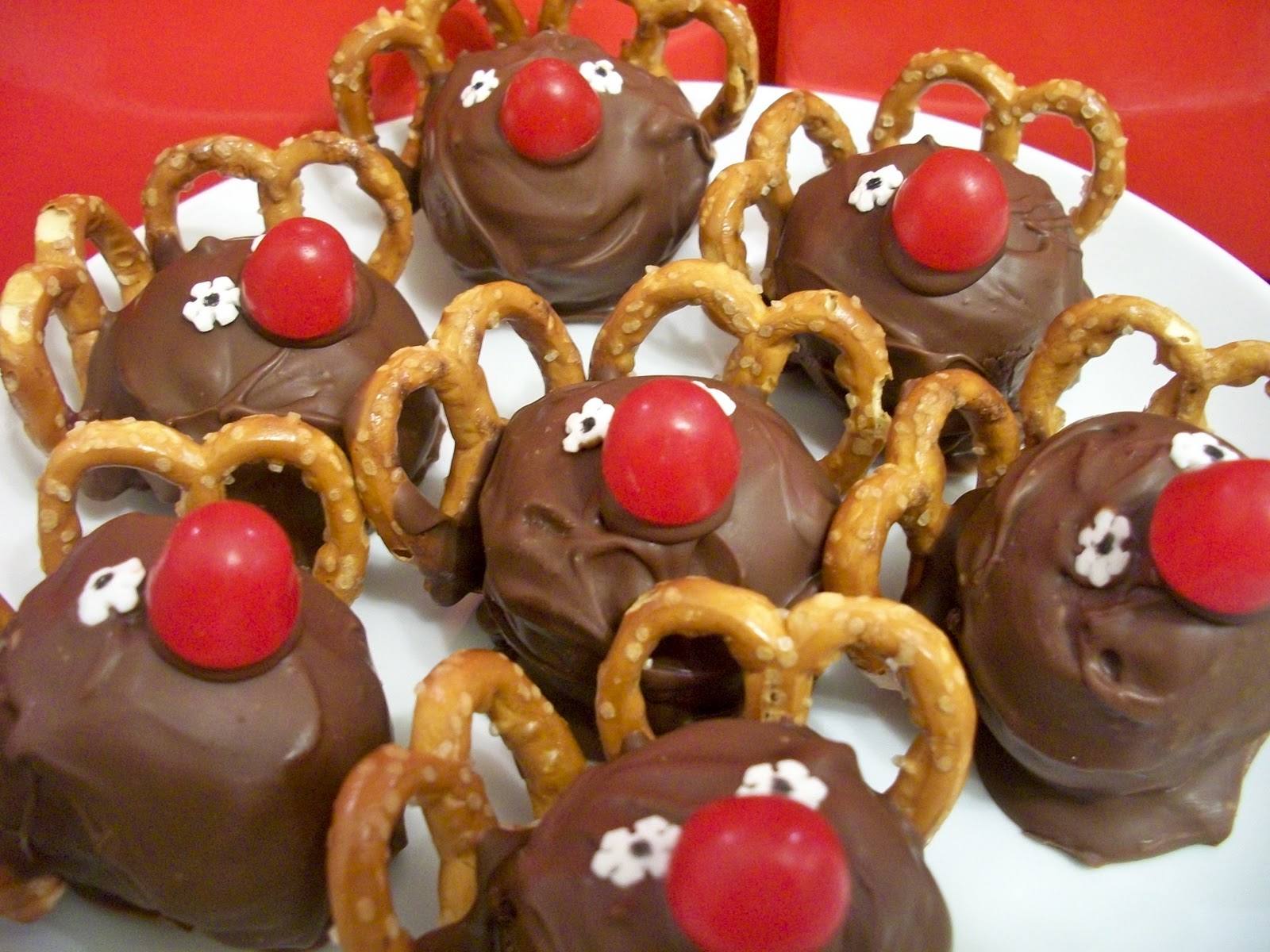 Brooke Bakes : Christmas Cake Balls (Rudolph and Candy Cane)