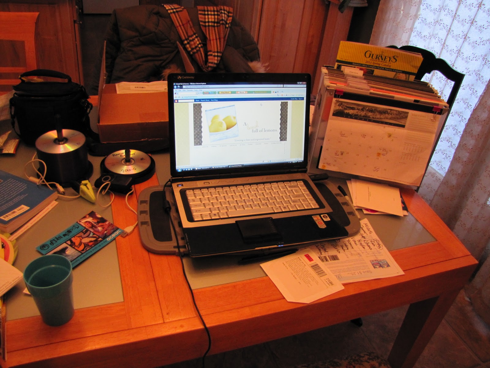 Sustainably Chic Designs ORGANIZATION Your computer desk (top only