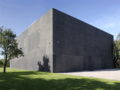 House with Moving Walls
