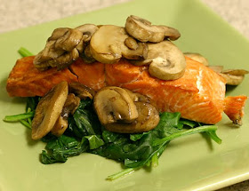 Broiled salmon with mushrooms and spinach