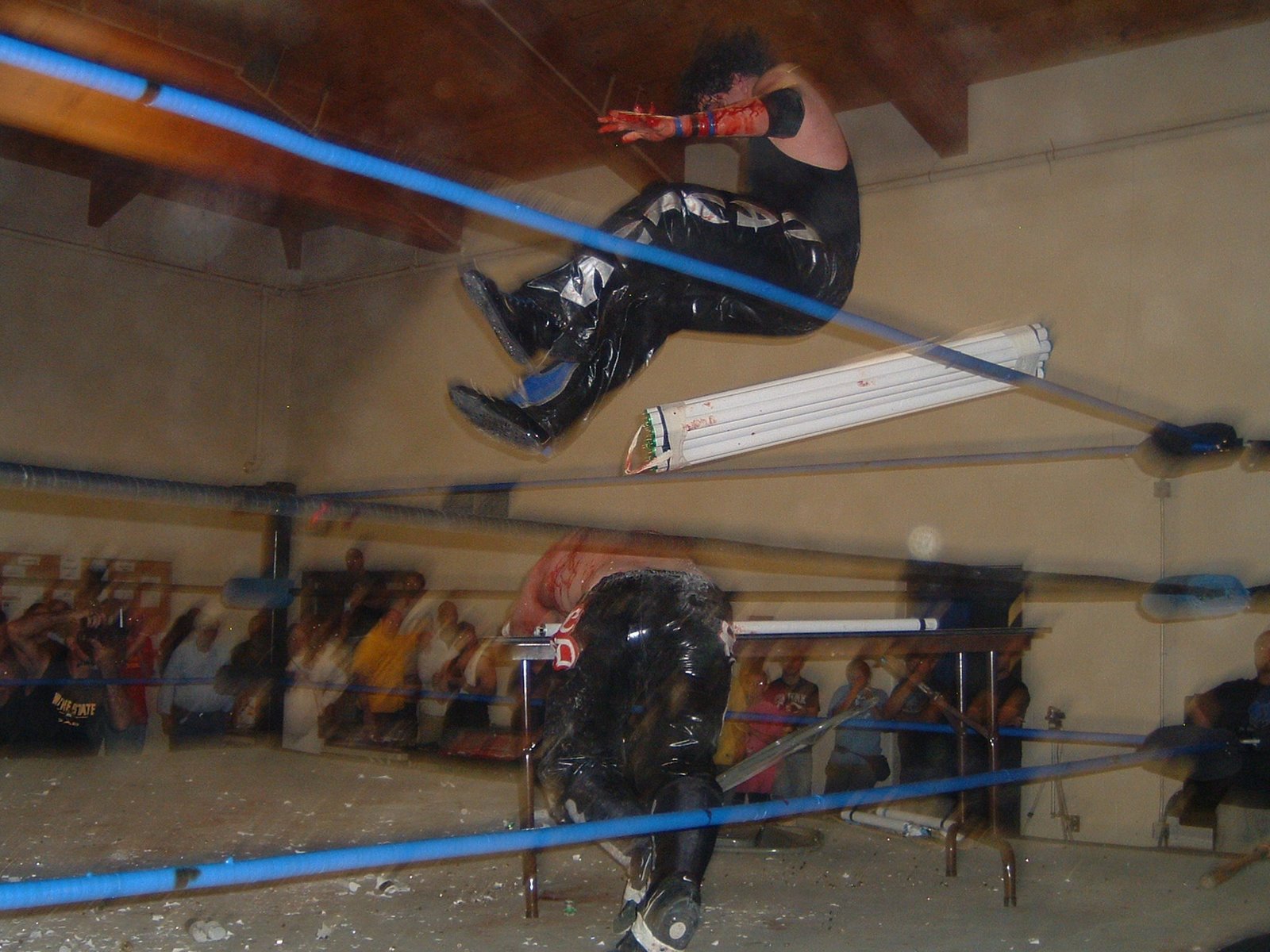 [PWP+9-20-08+Fans+Bring+Weapons+177.jpg]