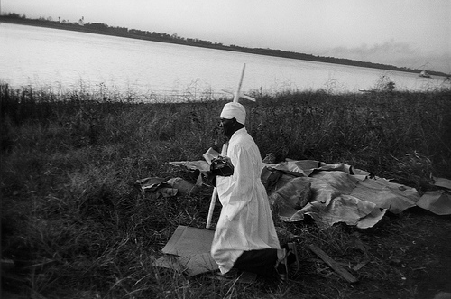 book review robert frank the americans Looking in: robert frank's the americans will tour to the san fran-sisco museum of modern art and the metropolitan museum of art, new york book design by robert frank, gerhard steidl and claas möller 180 pages with 83 tritone plates. book review robert frank the americans Looking in: robert frank's the americans will tour to the san fran-sisco museum of modern art and the metropolitan museum of art, new york book design by robert frank, gerhard steidl and claas möller 180 pages with 83 tritone plates.