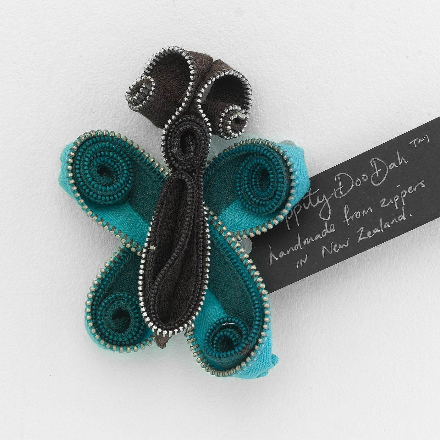 Zippity Doo dah; flowers made from vintage zippers KraftBomb this