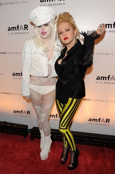 [Lady+Gaga+Wears+Pearls!+07.jpg]