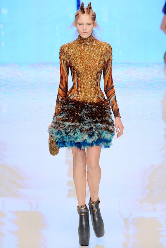 [Alexander+McQueen+Spring_Summer+2010+Womens+08.jpg]