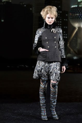 [CHANEL+Pre-Fall+2010++Paris-Shanghai+40.jpg]