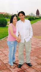 A couple visits Monument Independent