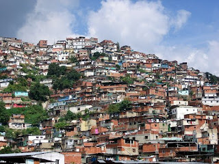 Palawan: Nunca el paraíso costo tan caro... Barrio+pobre+en+los+cerros+de+Caracas