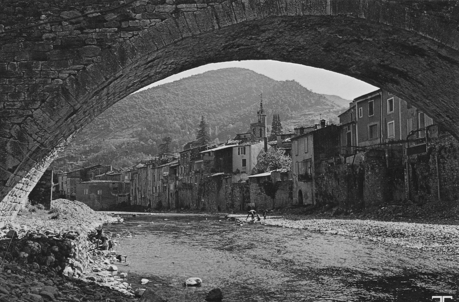 [g-le+vieux+pont+-IMG.jpg]