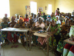 อีกภาพหนึ่ง  ของกิจกรรมฝึกอบรมองค์กรผู้หญิงในอาฟริกา
