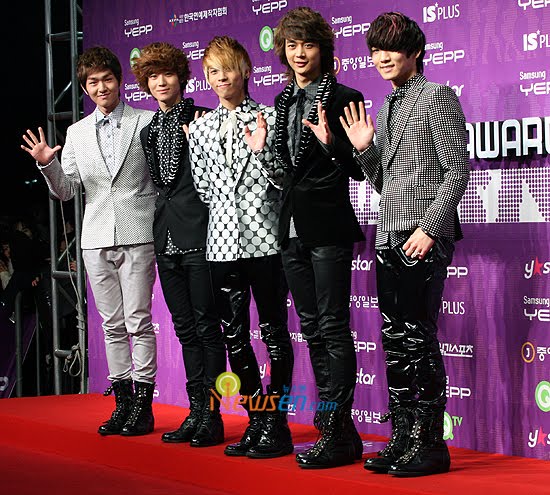 [shinee.jpg]