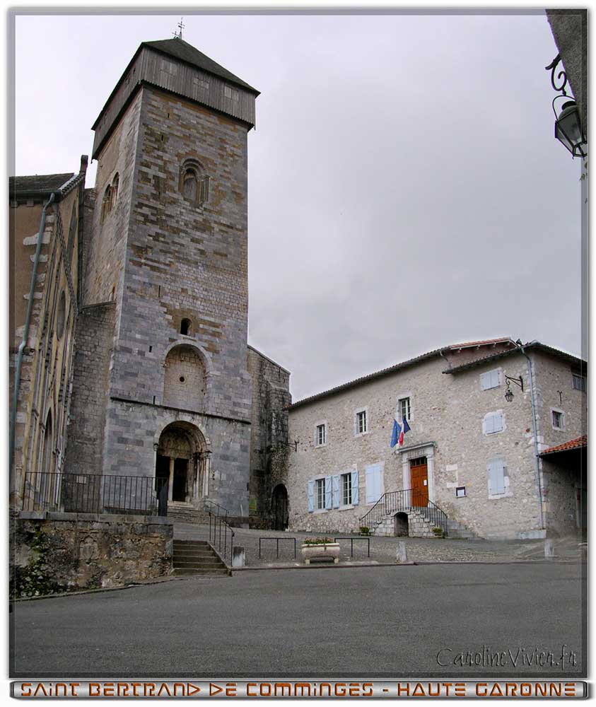 SAINT BERTRAND DE COMMINGES - Mairie et Eglise