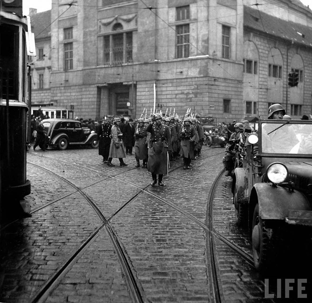 Paris On Parade [1938]