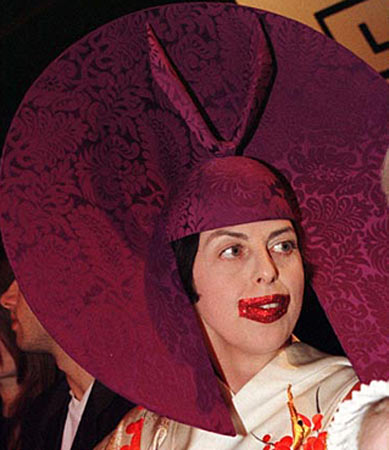 No one wears it better them the great Isabella Blow